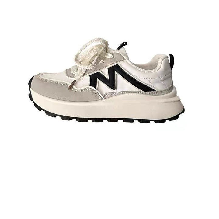 Damen Plateau-Chunky-Sneaker mit skulpturierter EVA-Sohle, Trail‑Profil und gepolstertem Komfortkragen – Névara