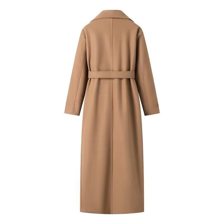Damen Doppelreihiger Maxilanger Trenchcoat mit Bindegürtel und Cape-Überwurf Echo Archiv