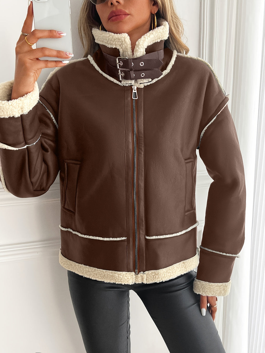 Damen Modische Kunstlederjacke mit Teddyfutter – Célinea