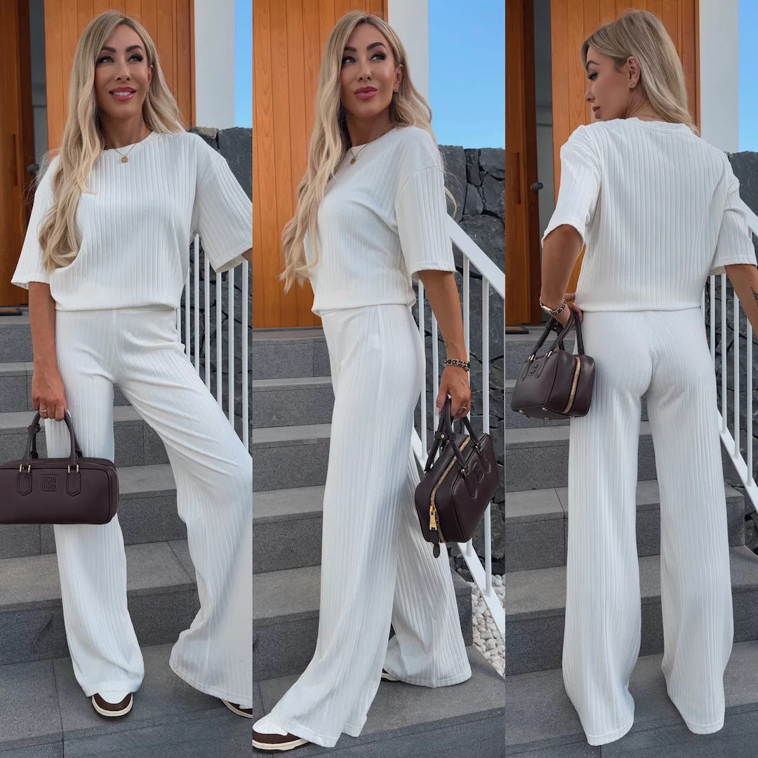 Damen weiches geripptes Lounge-Set mit Oversize-Viskoseshirt und High-Waist Schlaghose – Élanora