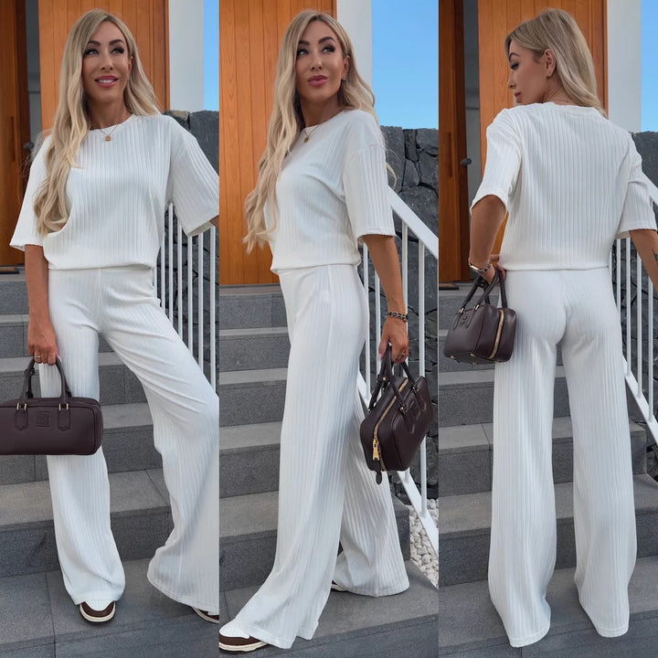 Damen weiches geripptes Lounge-Set mit Oversize-Viskoseshirt und High-Waist Schlaghose – Élanora