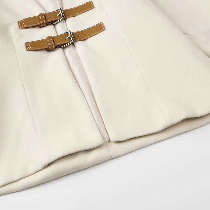 Damen kurz geschnittene Jacke mit V-Ausschnitt, zweifachem Schnallenverschluss und kastiger Silhouette – Célinea