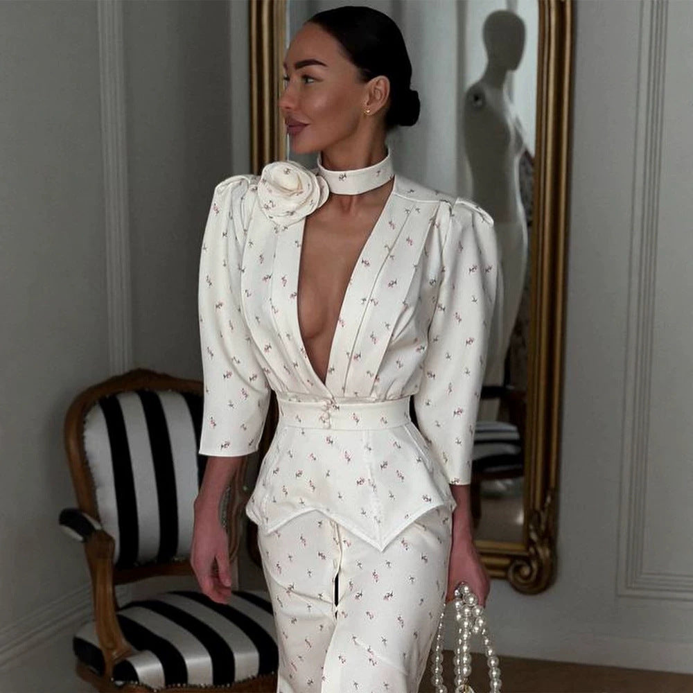 Damen tailliertes Hosenanzug‑Set mit tiefem V‑Ausschnitt, strukturierter Peplum‑Taille und feinem Blumenjacquard Echoarchiv