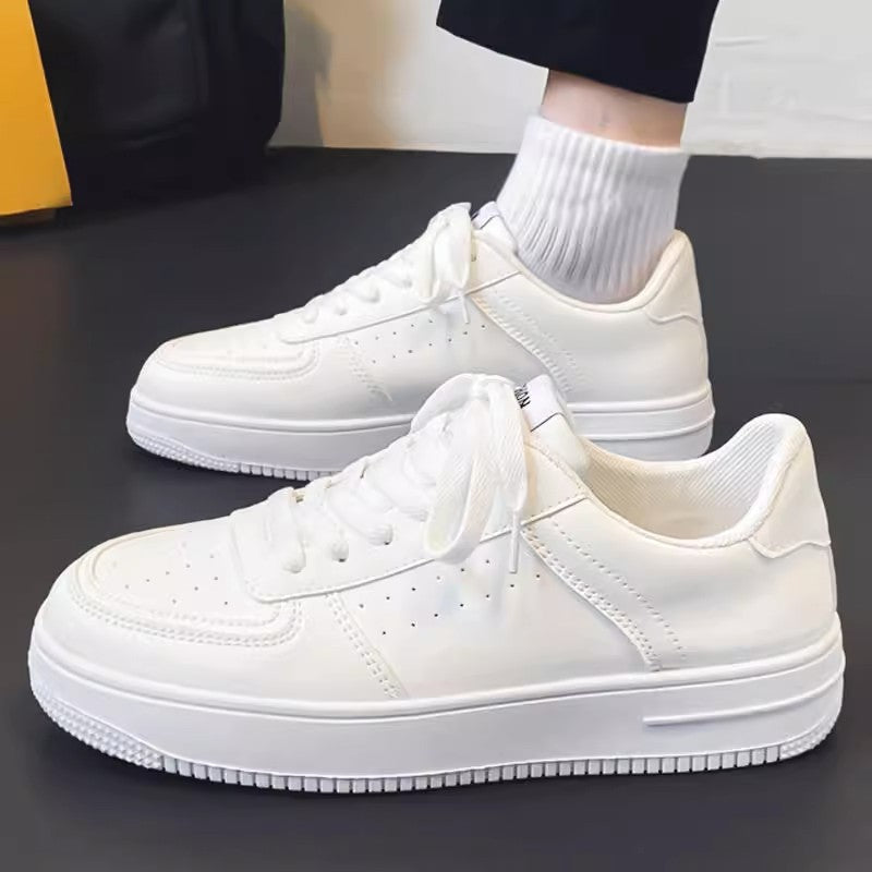 Damen Minimalistische Low-Top Plateau-Sneaker aus veganem Glattleder mit perforierten Details und gepolstertem Komfortfußbett Echoarchiv