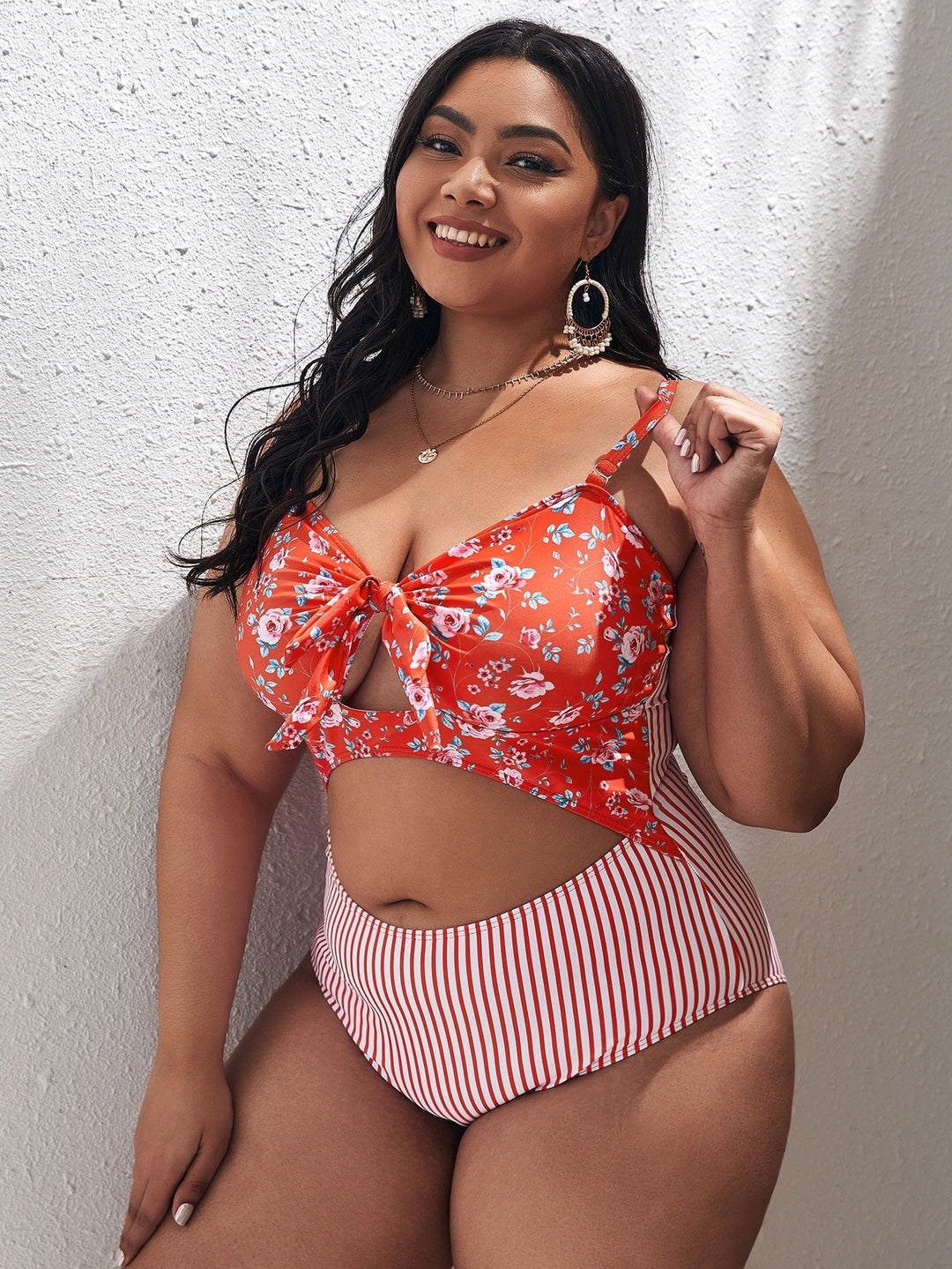Damen Zweiteiliger Bikini mit floralem Oberteil und hochgeschnittener Hose Echo Archiv