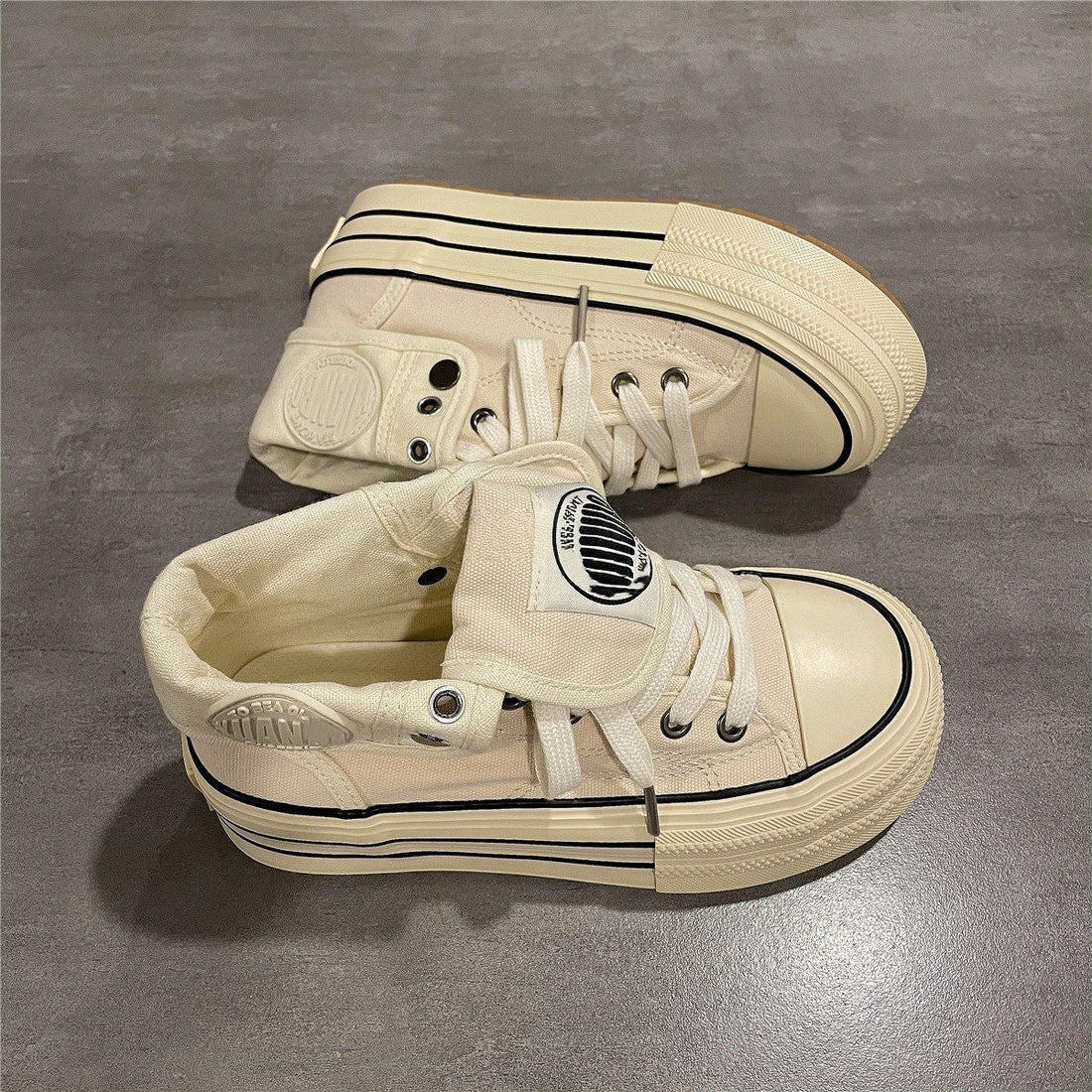 Damen High-Top Sneakers mit dicker Gummisohle und seitlichem Reißverschluss – Névara