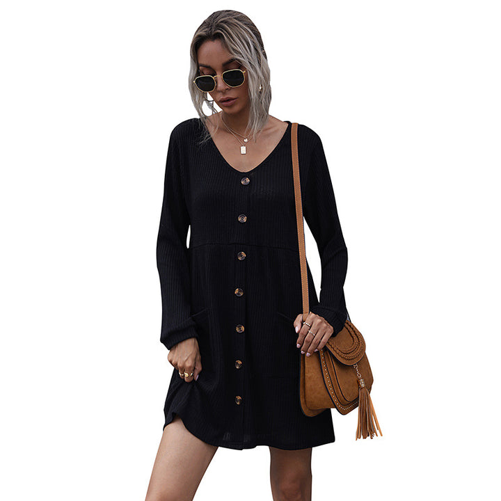 Damen Strick-Kurzkleid mit V‑Ausschnitt, Knopfleiste und Eingrifftaschen Echoarchiv