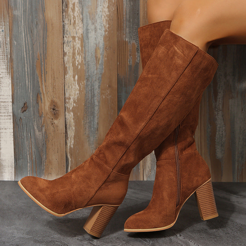Damen Kniehohe Veloursoptik Stiefel mit skulpturellem Blockabsatz und seitlichem Reißverschluss – Lioré