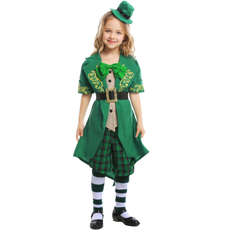 Mädchen Kostüm als irischer Leprechaun mit Hut und Schürze Echo Archiv