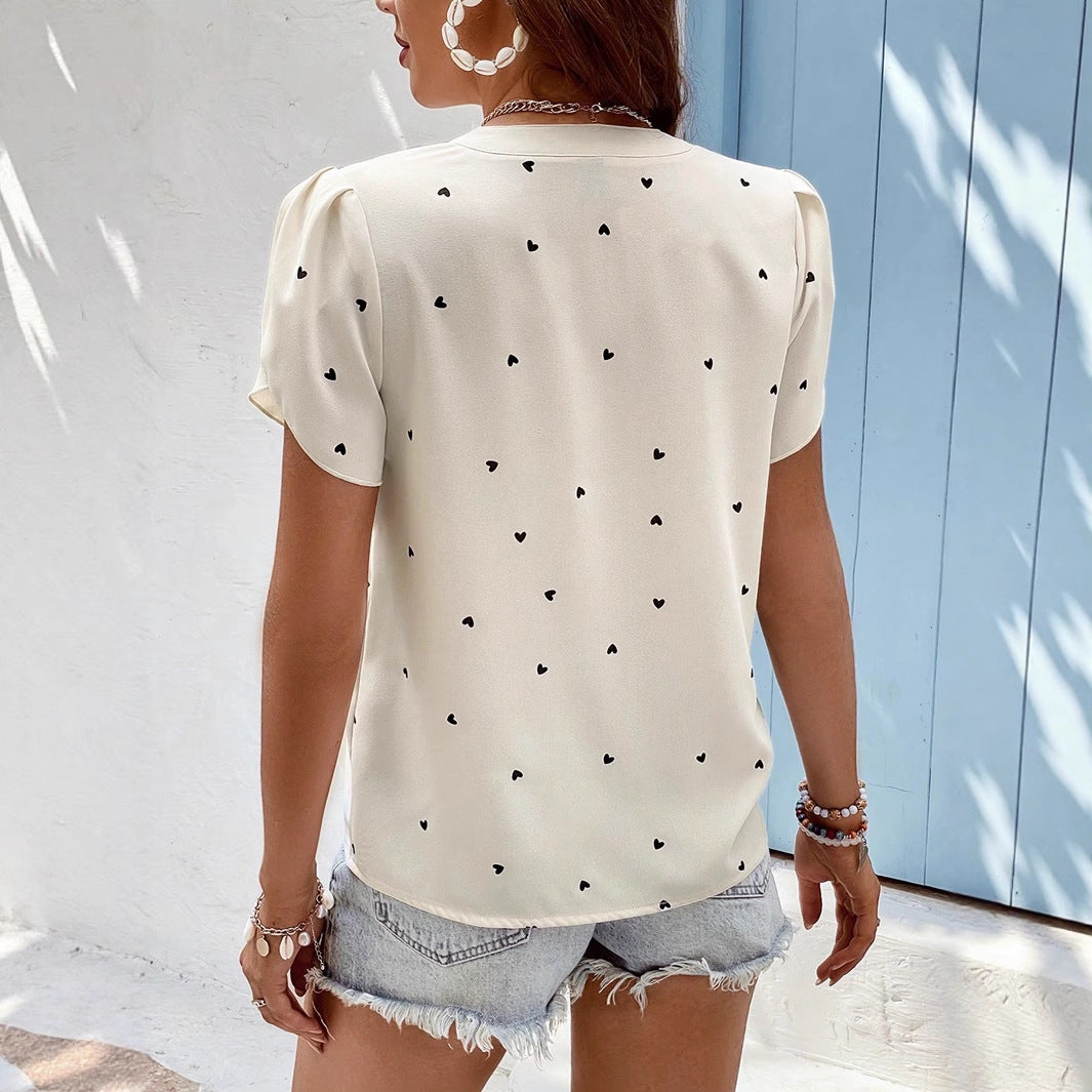 Damen Leichte Chiffonbluse mit V-Ausschnitt, Herzchenprint und gerafften Kurzärmeln Echo Archiv