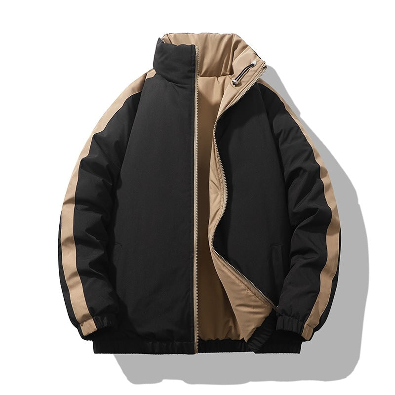 Herren Kurz geschnittene Thermo-Pufferjacke mit hohem, verstellbarem Stehkragen und kontrastierter Innenfütterung Echoarchiv