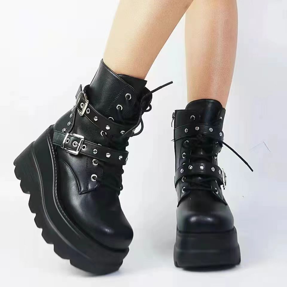 Damen nan knöchelhohe Punk-Plateau-Bikerstiefelette mit doppelten Zierriemen und markanter Profilsohle Echo Archiv