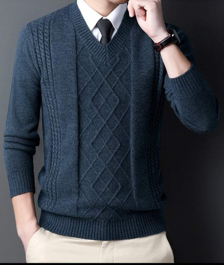 Herren V-Ausschnitt Pullover im modernen Zopfmuster Echoarchiv