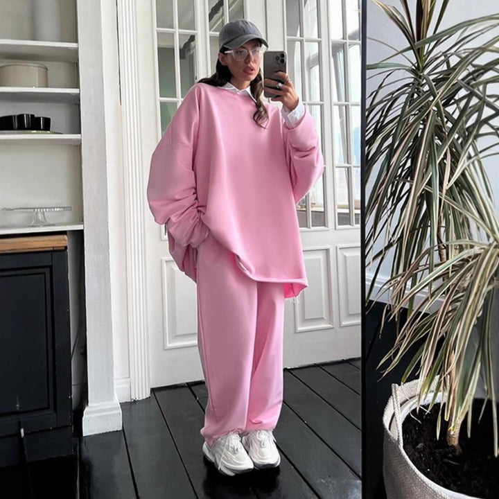 Damen oversized Lounge-Set mit ausgefranstem Saum, extra langem Sweatpullover und weiter hochgeschnittener Jogginghose – Avérine