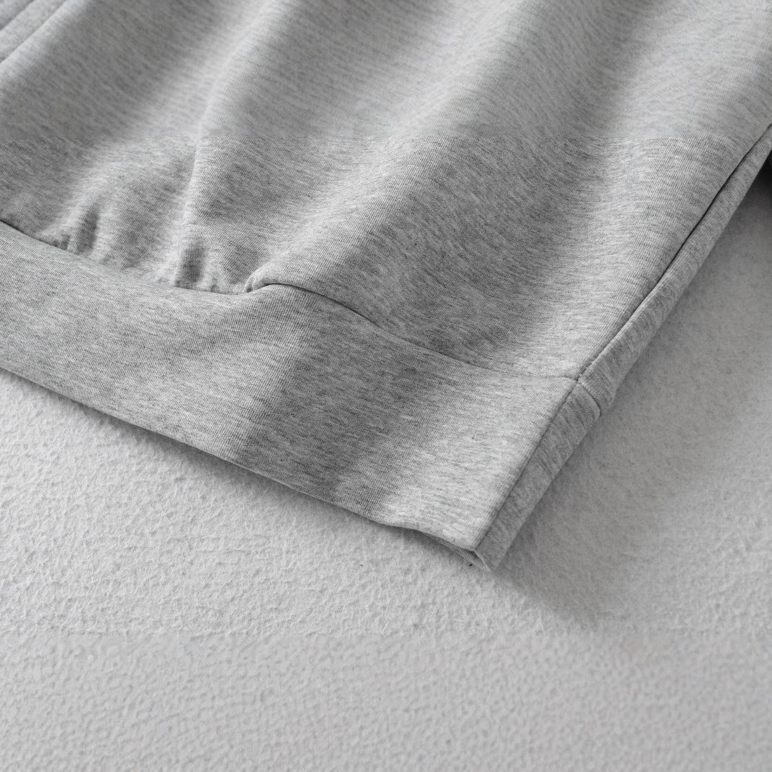 Damen Cropped Sweatshirt mit Neckholder, Cold-Shoulder und Wickeloptik Echoarchiv