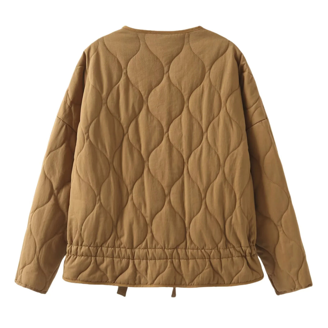 Damen gesteppte leichte Übergangsjacke mit wellensteppung, aufgesetzten Klapptaschen und Tunnelzugsaum – Célinea
