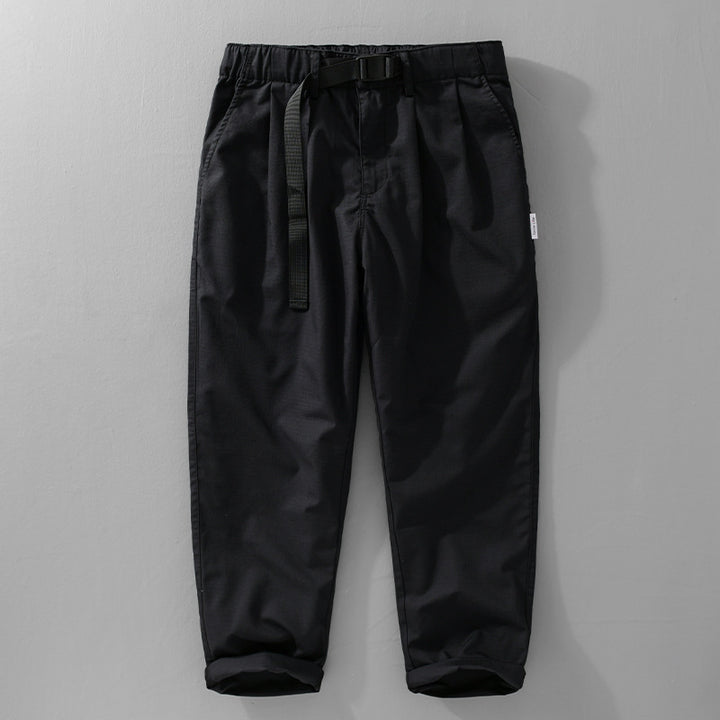 Herren Relaxte Baumwollhose mit elastischem Bund, integrierter Webbing-Gürtel und konischem Bein Echoarchiv