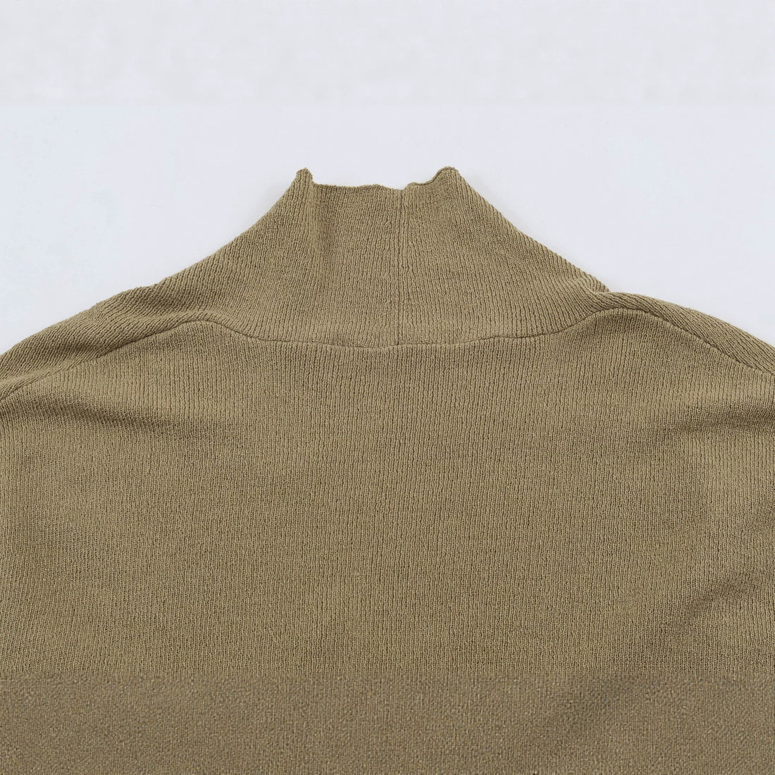 Damen Wickel-Strickpullover mit Gürtelring und tiefem V-Ausschnitt Echoarchiv
