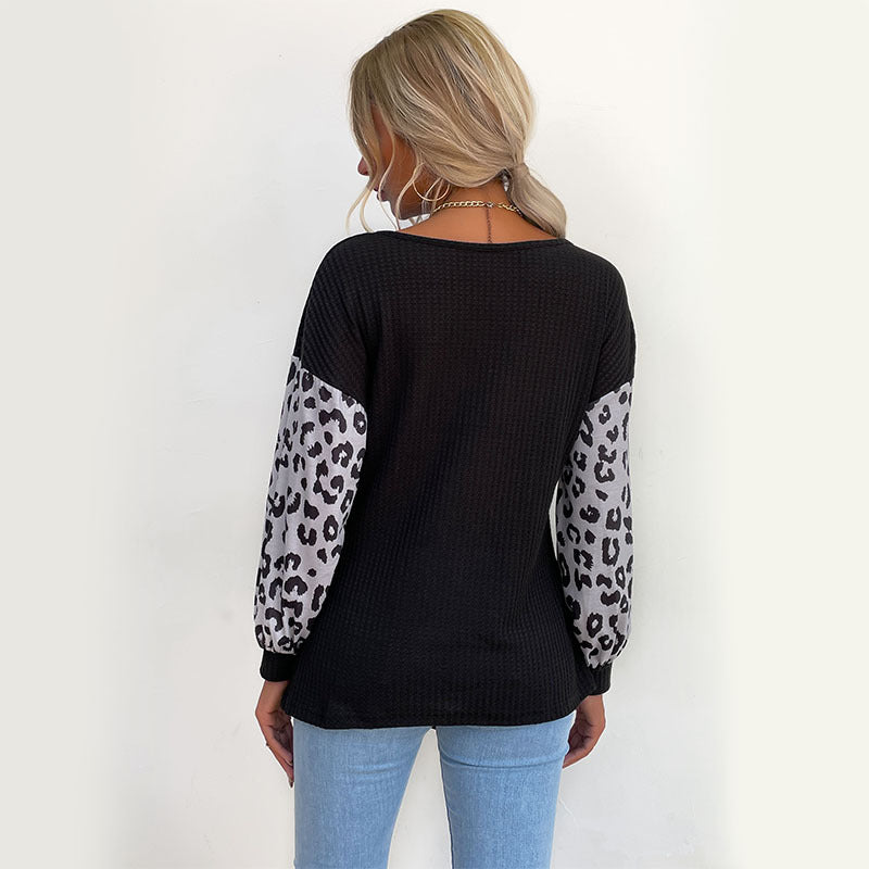 Damen Lässiges Shirt mit Waffelstruktur, Leoparden-Ärmeln und Knotenfront Echoarchiv