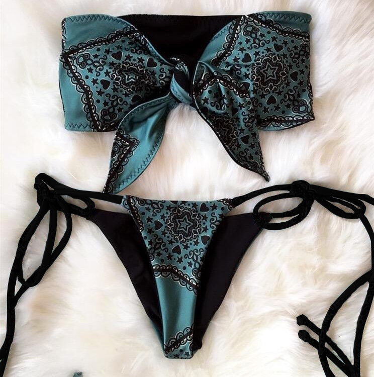 Damen Bandeau-Bikini mit verspieltem Knotendesign Echo Archiv