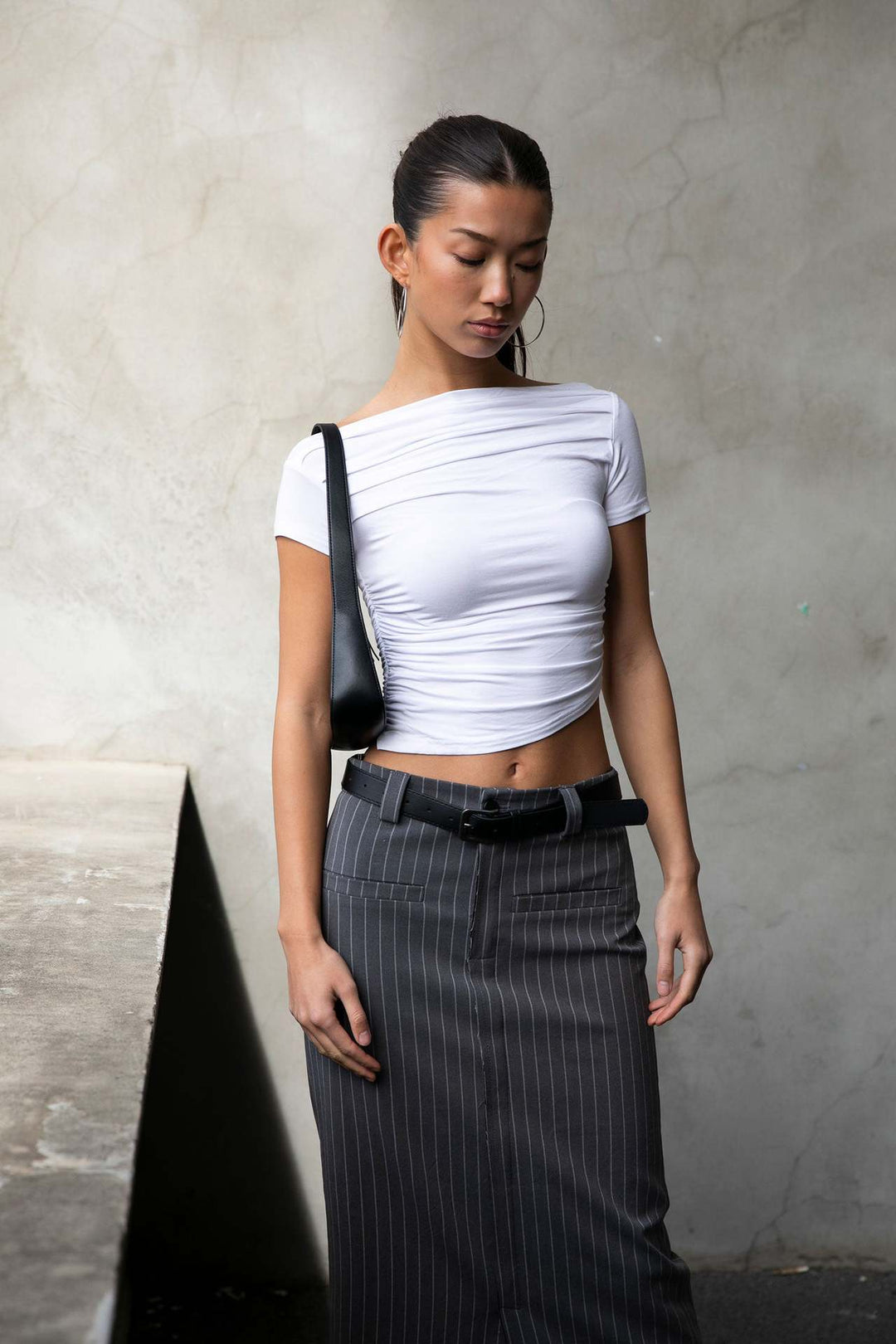 Damen figurbetontes Oberteil mit Off-Shoulder Design und Raffung Echo Archiv