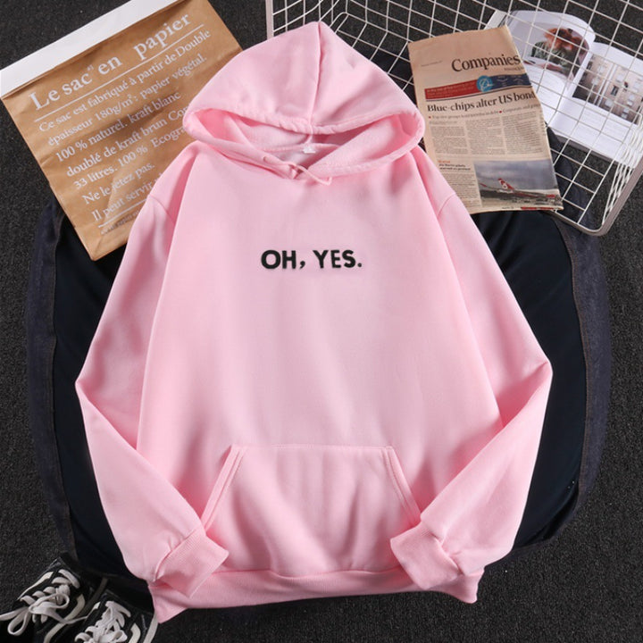 Damen Kapuzenpullover mit weichem Innenfutter, Kängurutasche und dezentem Frontprint – Auréline