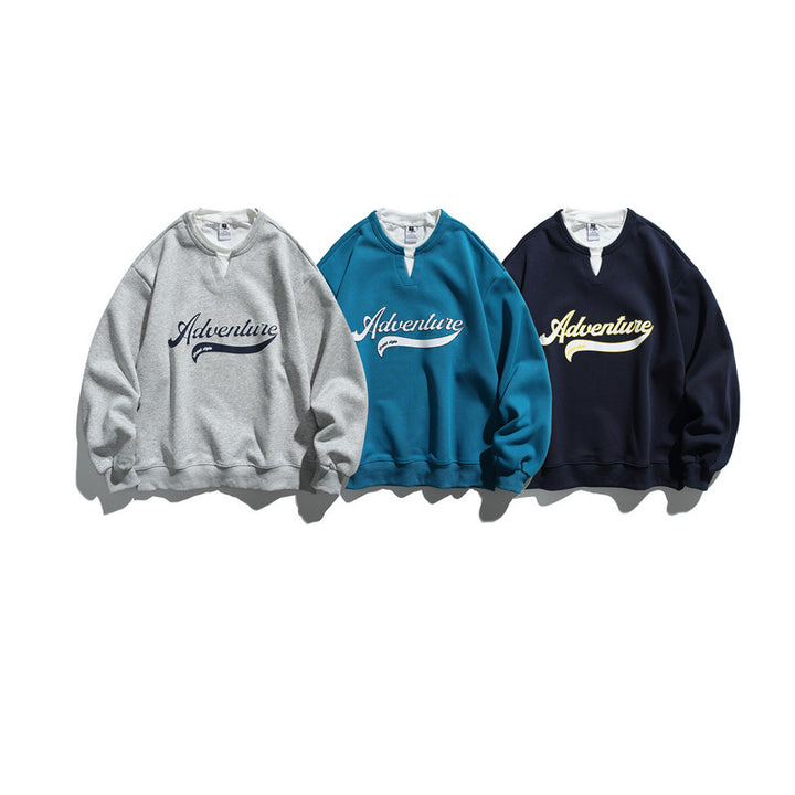Unisex Oversize-Sweatshirt mit Notch-Kragen, Lagen-Effekt und Script-Print Echoarchiv