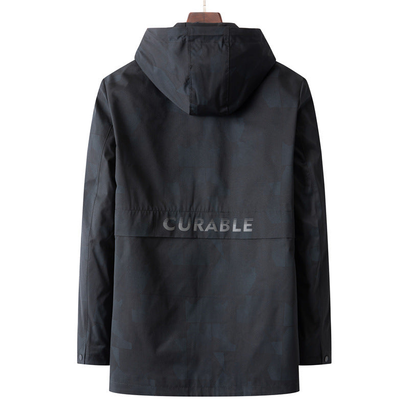 Herren Wasserdichte, atmungsaktive Stadtoverall-Jacke mit Kapuze und minimalistischer Utility-Optik Echoarchiv