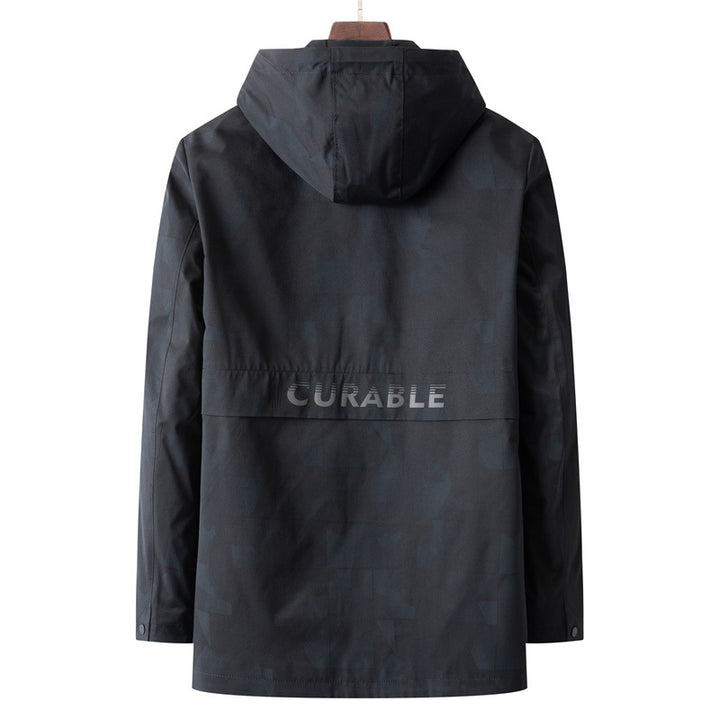 Herren Wasserdichte, atmungsaktive Stadtoverall-Jacke mit Kapuze und minimalistischer Utility-Optik Echoarchiv