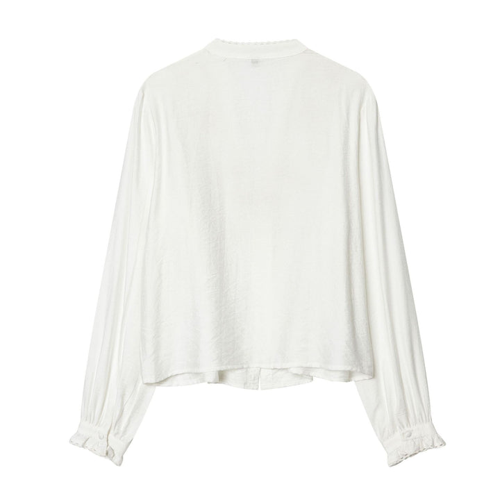 Damen leichte bestickte Baumwollbluse im Boho‑Stil mit Stehkragen, Zierknopfleiste und geraffter Empire‑Taille – Élovi