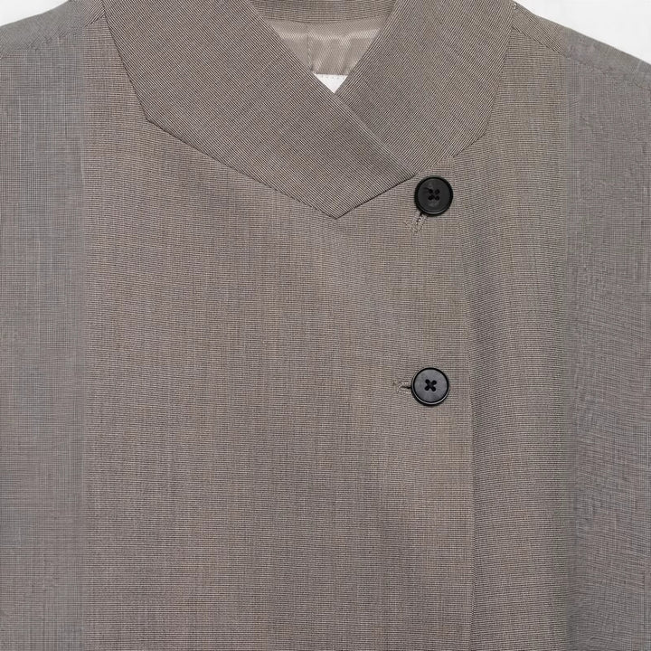 Damen Kurzblazer mit asymmetrischer Knopfleiste und Stehkragen Echoarchiv