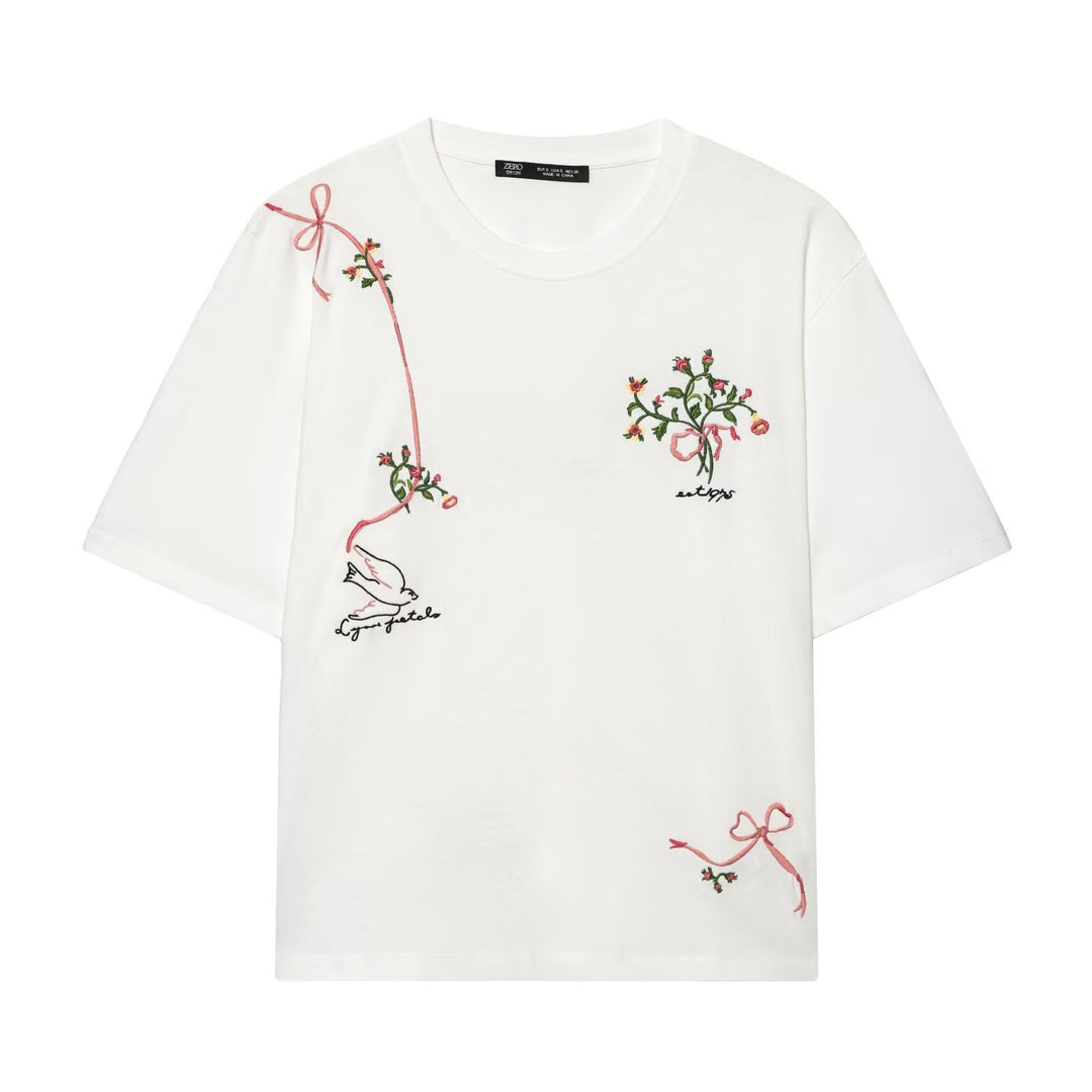 Damen T-Shirt mit feiner Stickerei und einzigartigen Drucken Echo Archiv