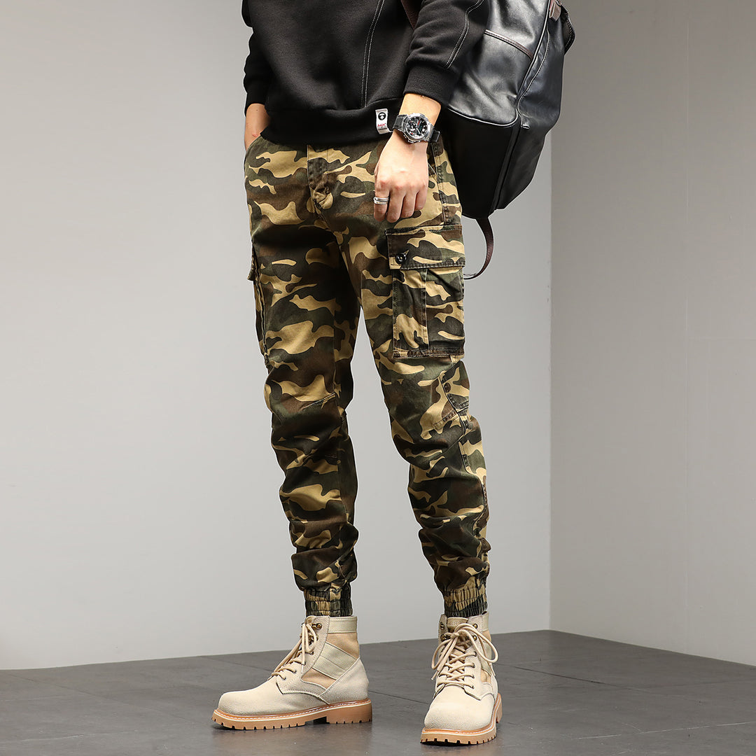 Herren Konisch geschnittene Utility-Cargohose im Camouflage-Joggerstil mit elastischem Bund und gerippten Bündchen Echo Archiv
