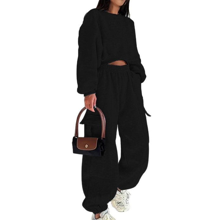 Damen komfortables Cropped-Sweatset mit oversized Pullover und High-Waist Cargo-Jogger – Avérine