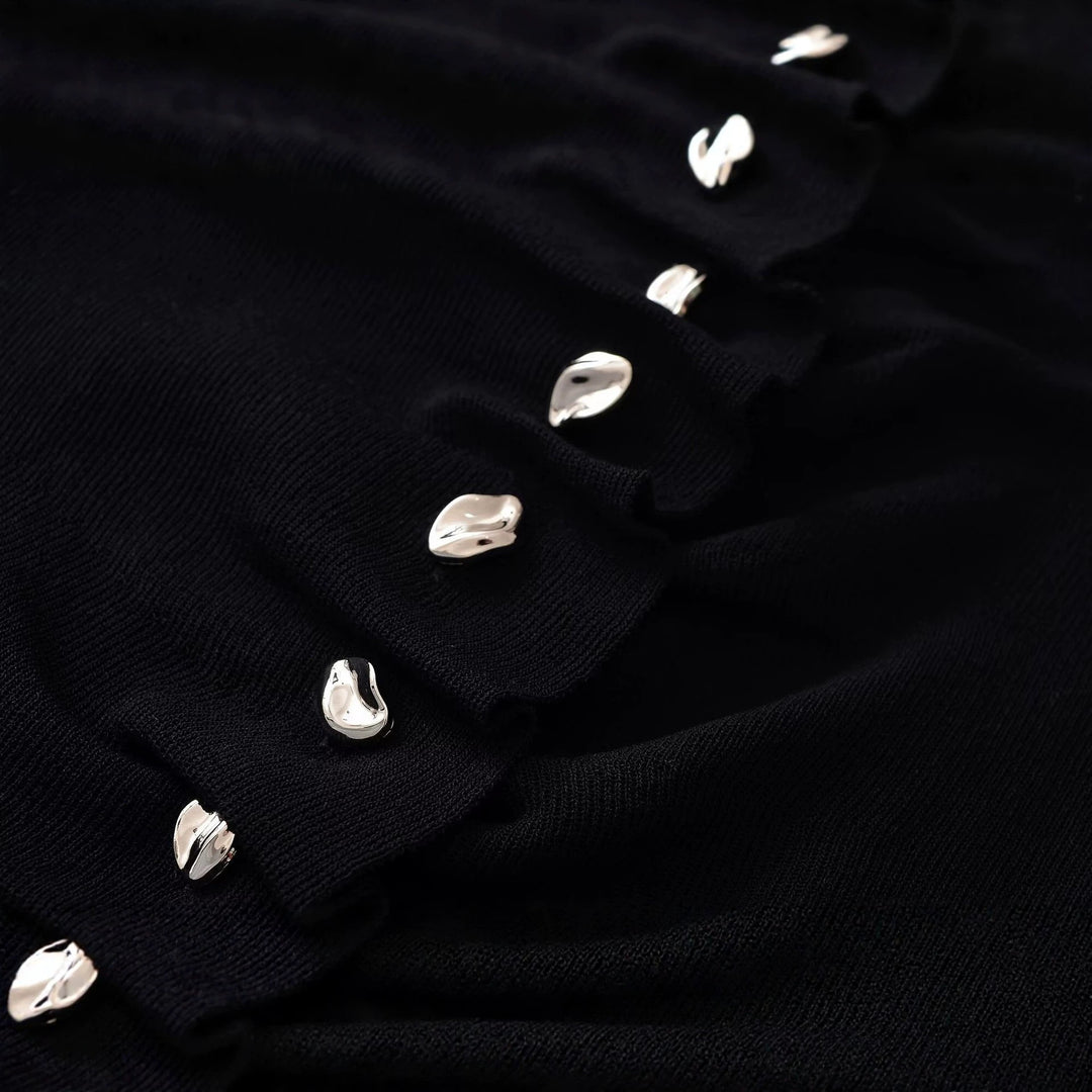 Damen Figurbetonte Rüschenbluse mit goldfarbenen Zierknöpfen und asymmetrischem Peplum Echoarchiv