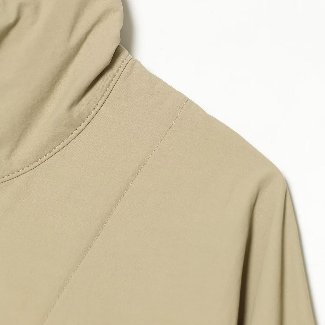 Damen Oversized Regenjacke im Cape‑Stil mit Stehkragen und Druckknopfblende Echoarchiv