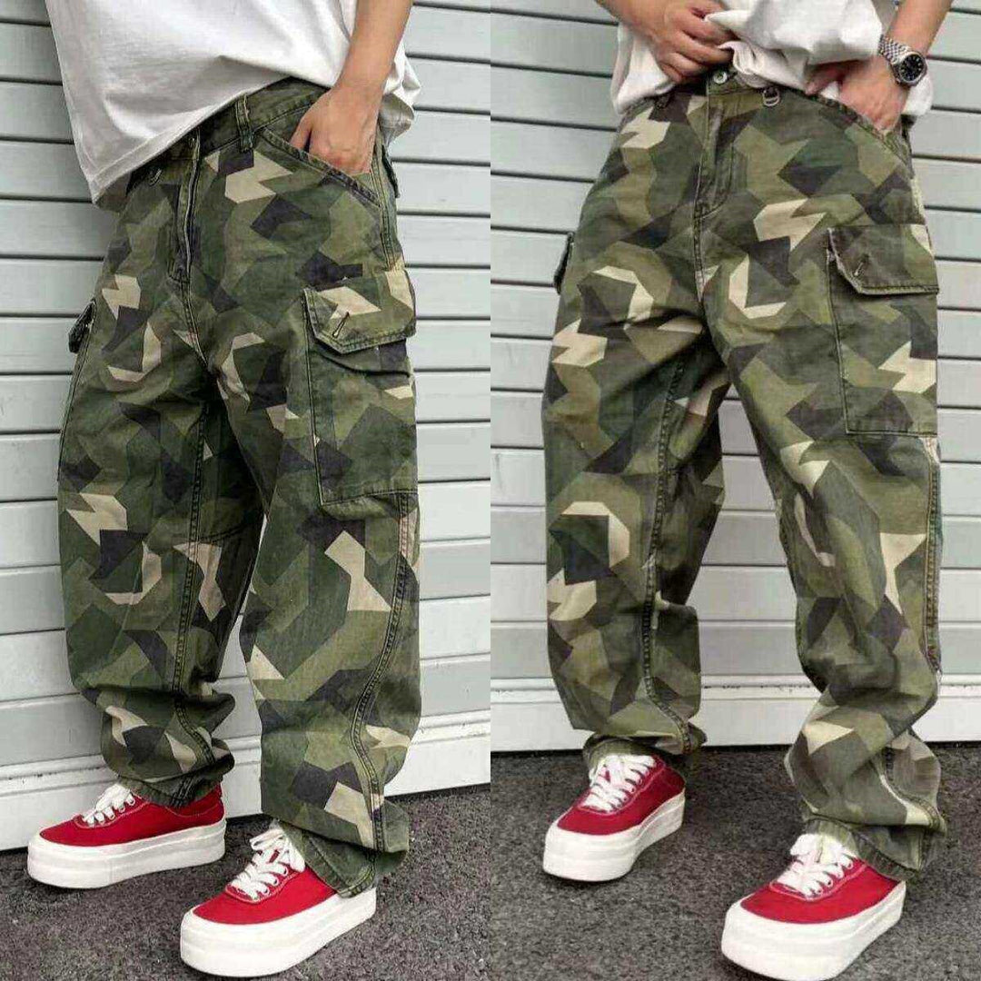 Herren Cargo-Hose mit modernem Camouflage-Design Echoarchiv