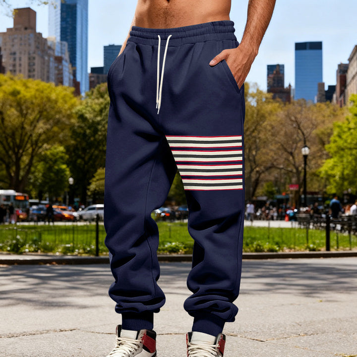 Herren Relaxed-Fit Jogginghose mit seitlicher Streifenapplikation, Kordelzug & gerippten Bündchen – Sorevano