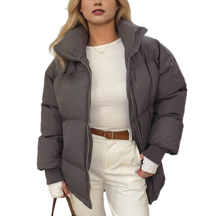 Damen Kurze taillierte Pufferjacke mit Rippbündchen und hohem Stehkragen Echoarchiv