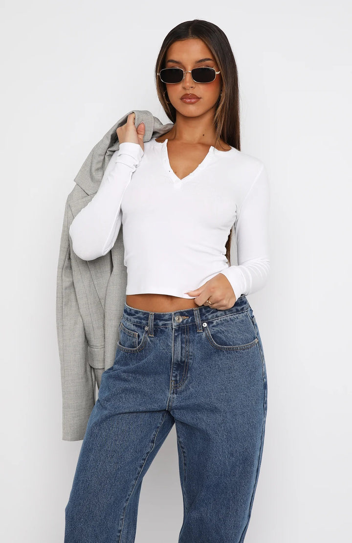 Damen Langarm Crop-Top mit eleganter V-Öffnung und figurbetontem Schnitt Echo Archiv
