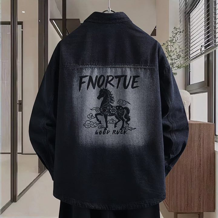 Herren Locker geschnittene Denim-Hemdenjacke mit künstlerischem Rückenprint und Overshirt-Schnitt Echoarchiv