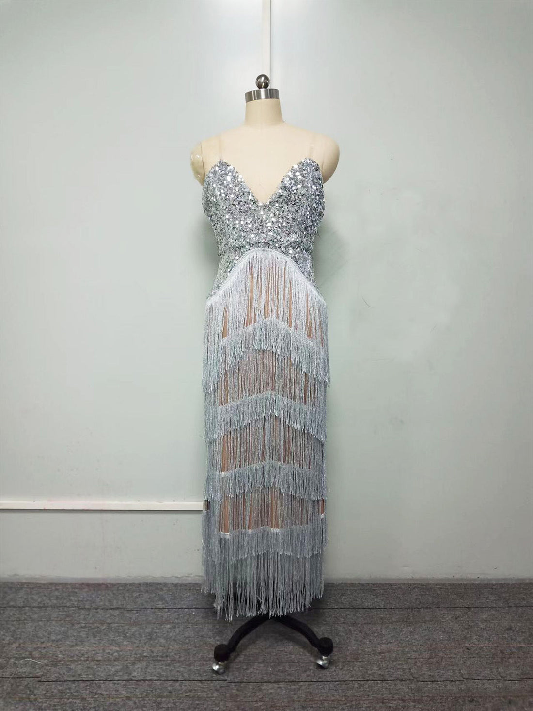 Damen Abendkleid mit Funkelnden Fransen und Figurbetonter Silhouette – Élara