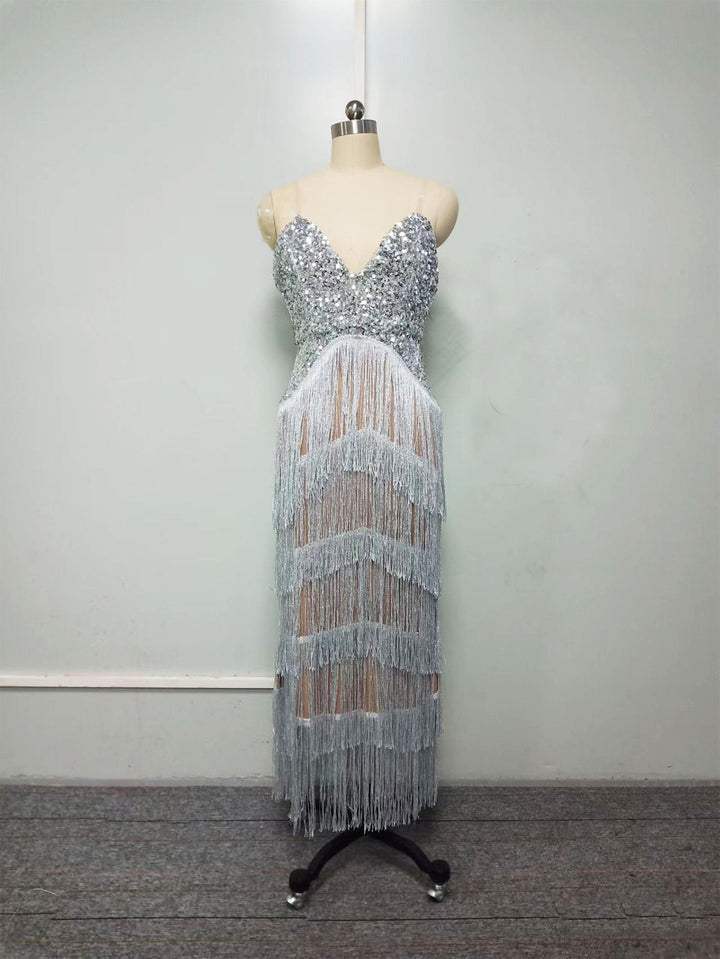 Damen Abendkleid mit Funkelnden Fransen und Figurbetonter Silhouette Echoarchiv