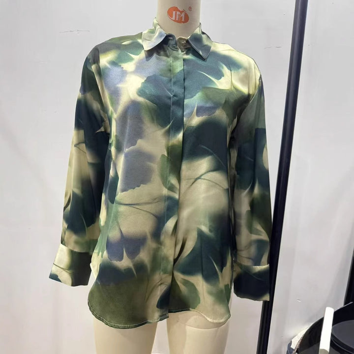 Damen nan seidenähnliche Hemdbluse mit verdeckter Knopfleiste und abstraktem Print Echo Archiv