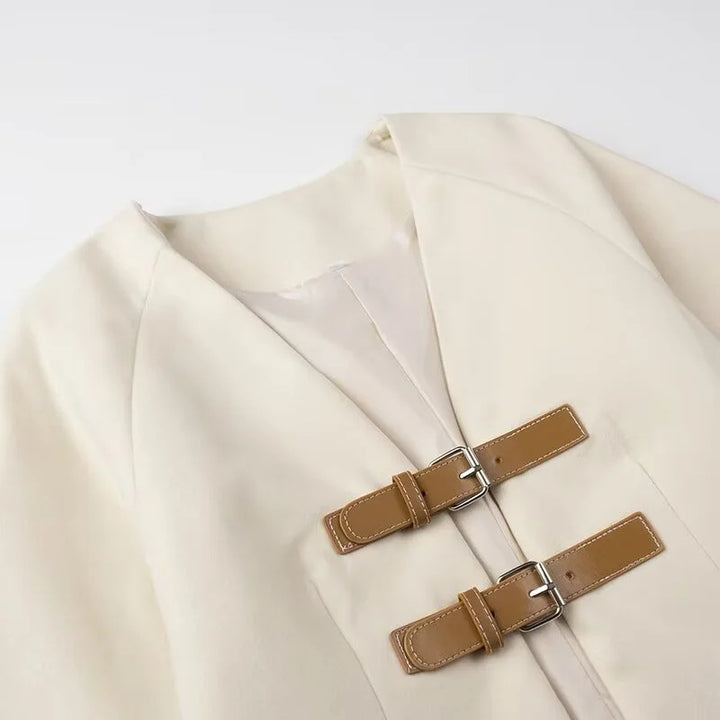 Damen kurz geschnittene Jacke mit V-Ausschnitt, zweifachem Schnallenverschluss und kastiger Silhouette – Célinea