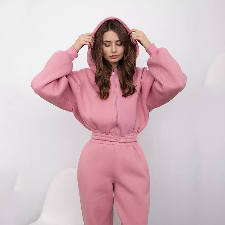 Damen Taillierter Zip-Overall im Loungewear-Stil mit Kapuze, Balloonärmeln und hoher Bundkante – Solévia
