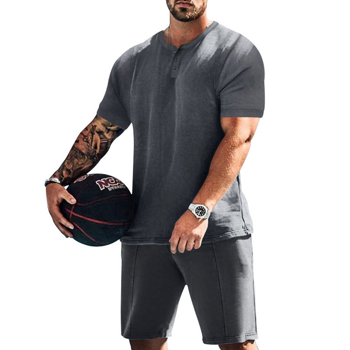 Herren sportliches Freizeitset mit knöpfbarem Oberteil und bequemen Shorts Echoarchiv
