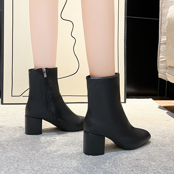 Damen nan elegante knöchelhohe Stiefelette in glatter Lederoptik mit mittelhohem Blockabsatz und dezenter Frontnaht Echo Archiv