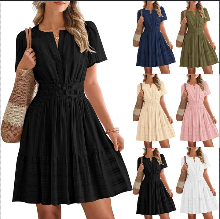 Damen Tailliertes Stufen-Midikleid mit Smokbund, V‑Ausschnitt und Eingrifftaschen Echo Archiv