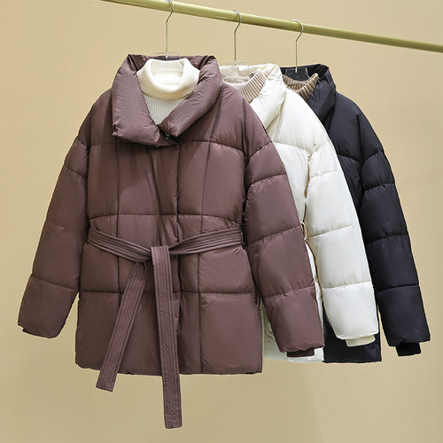 Damen Kurz‑Pufferjacke mit Taillengürtel, breitem Stehkragen und Kassettensteppung Echo Archiv